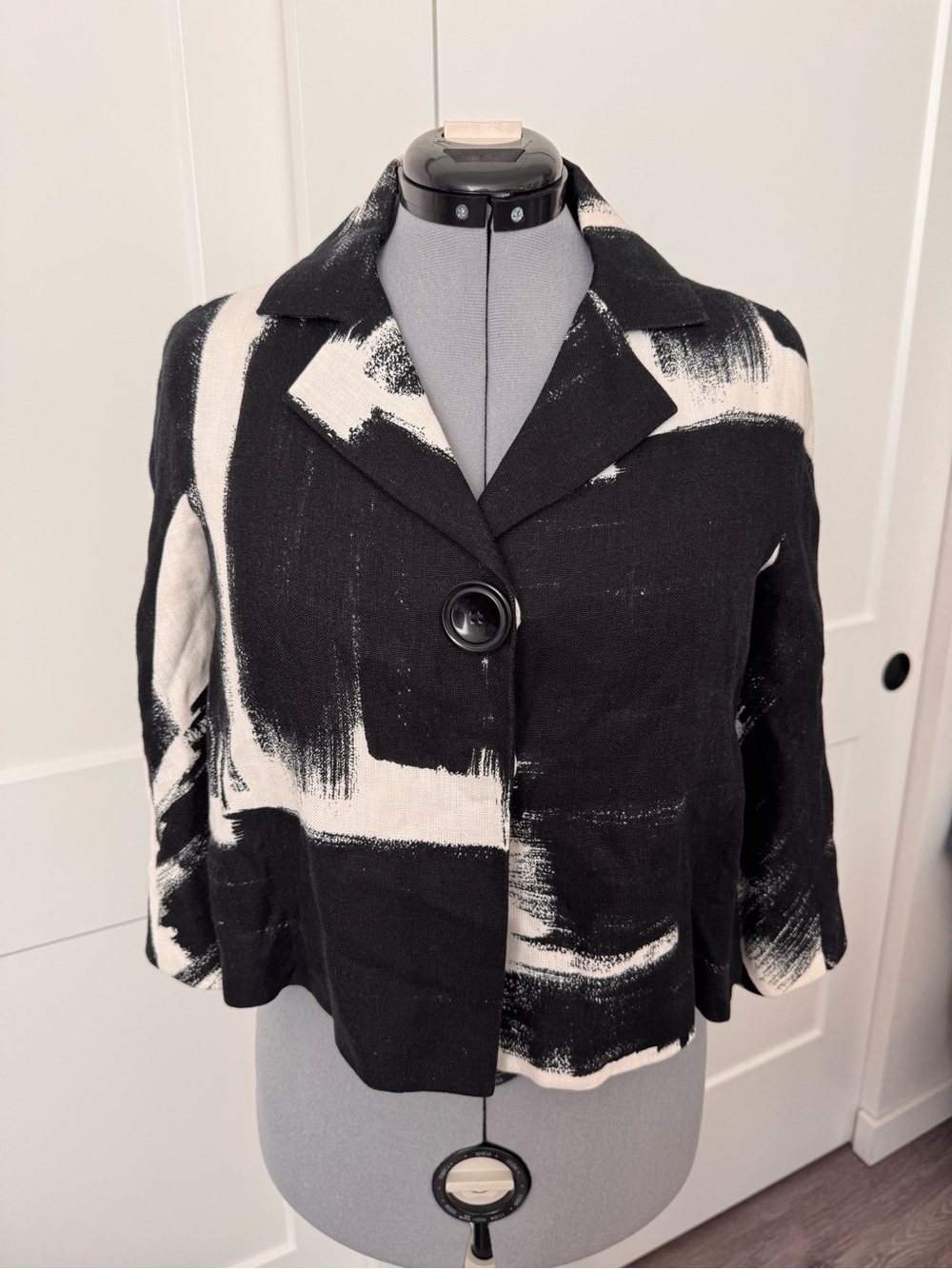 MaxMara Black and White Brushstroke Cropped Blazer